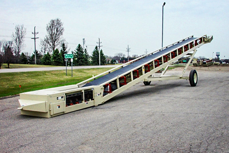 Horizontal Hinged Tail on Stackable Conveyor | Superior Industries