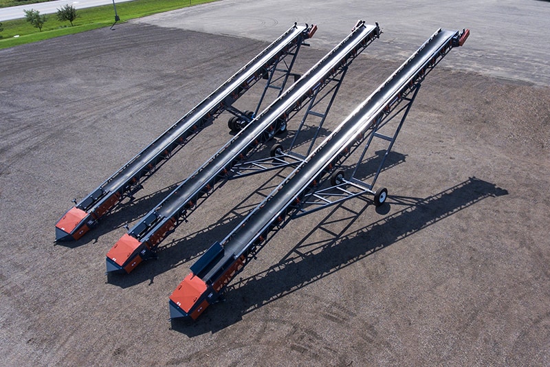 Três esteiras transportadoras para empilhamento em uma carga | Superior Industries
