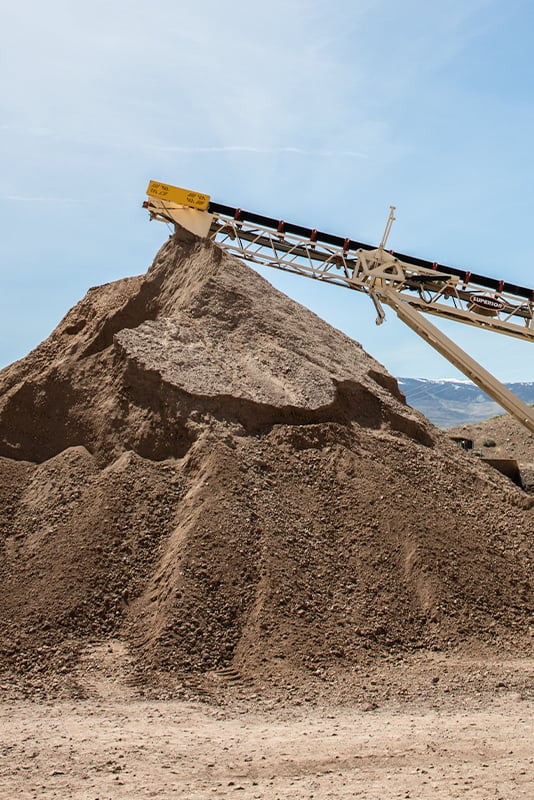 rilite-aggregates-vertical-sand-pile